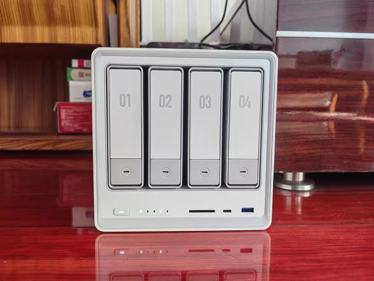 TLF Ugreen DXP4800 Plus 4-Bay  - Ddr5 8Gb recension och pris